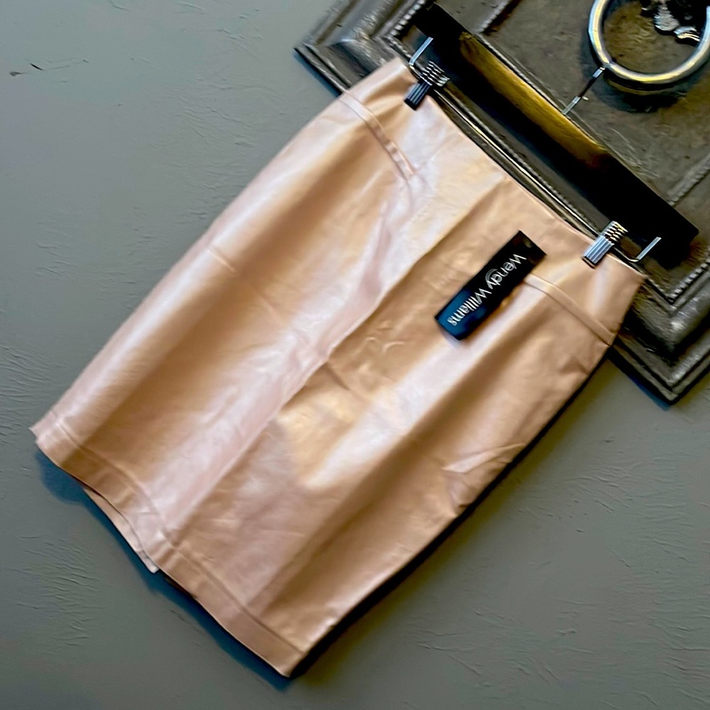 Wendy Williams Faux LEATHER MINI SKIRT - color:Metallic BLUSH size 4 New.
